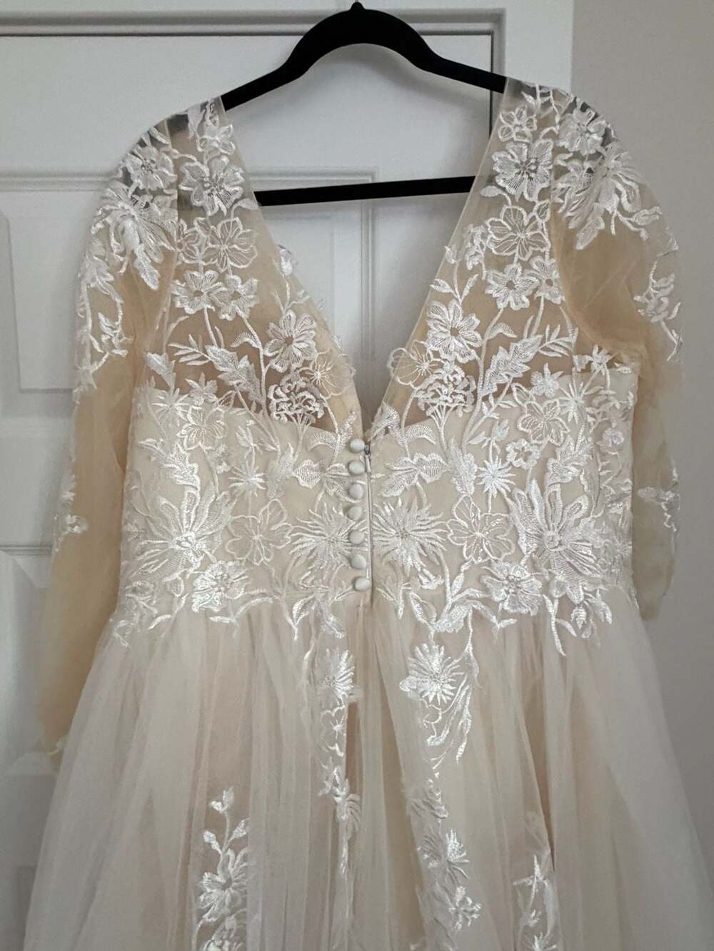V-Neck Long Sleeve Tulle and Lace Wedding Dress - Picture 5 of 9